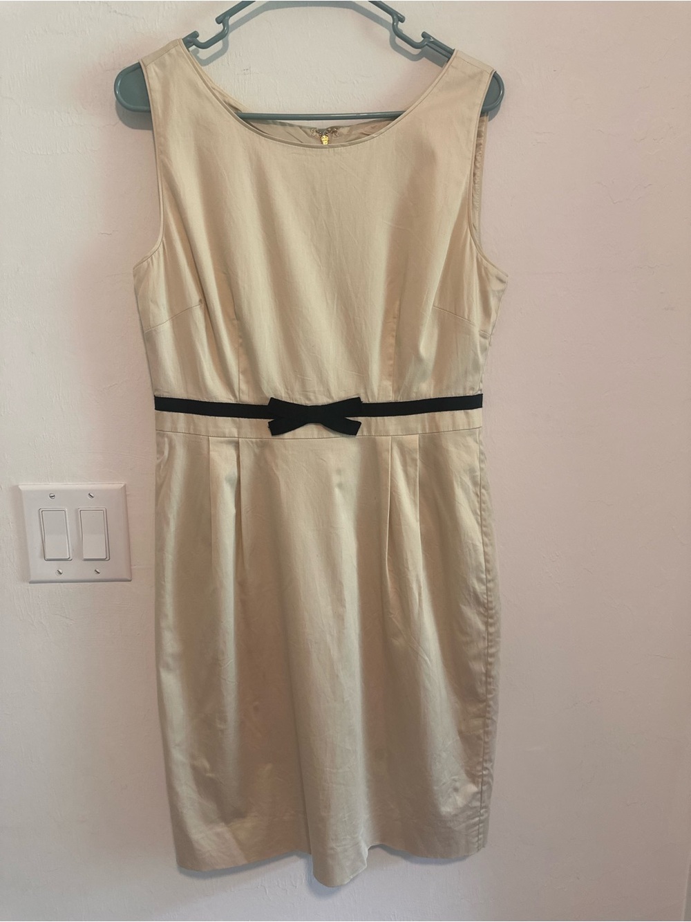 Kate Spade Sleeveless Sheath Dress Black Bow Career Beige Sz 8 - Picture 2 of 5